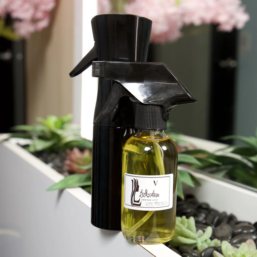 The LEELOCDEM hair oil and refillable water bottle together